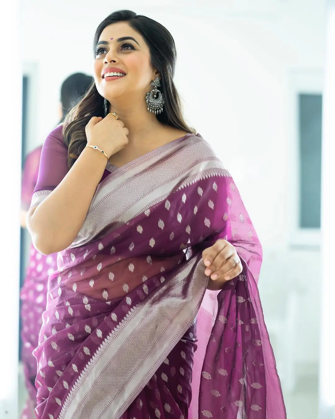 Shamna Kasim Wearing Beautiful Earrings Violet Designer Saree